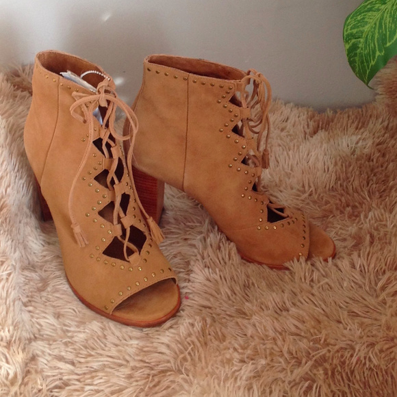 New Frye Gabby Ghillie Studded Booties Grunge Victorian - Picture 8 of 8